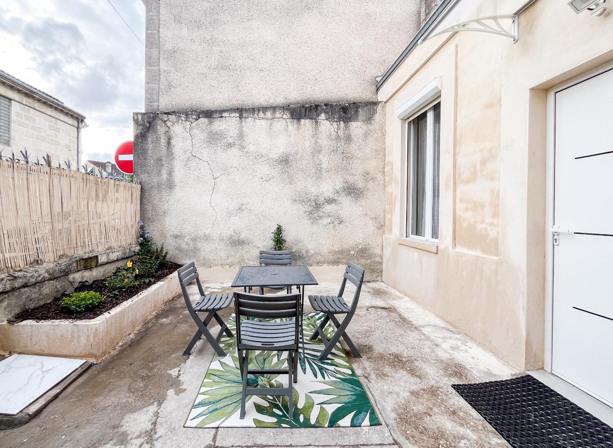Echoppe Typique Avec Terrasse Βίλα Talence Εξωτερικό φωτογραφία